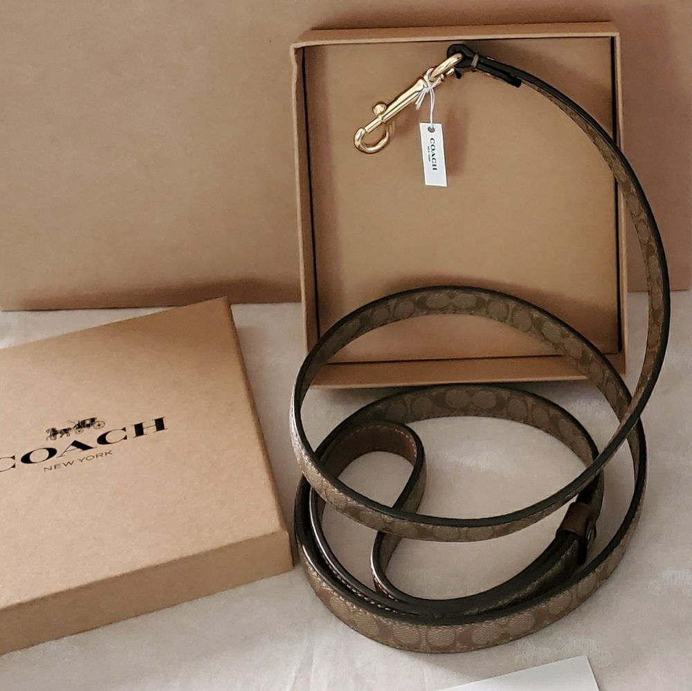 Coach Small Signature Leash In Signature Crossgr